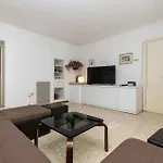Red House Nyaraló Veli Lošinj