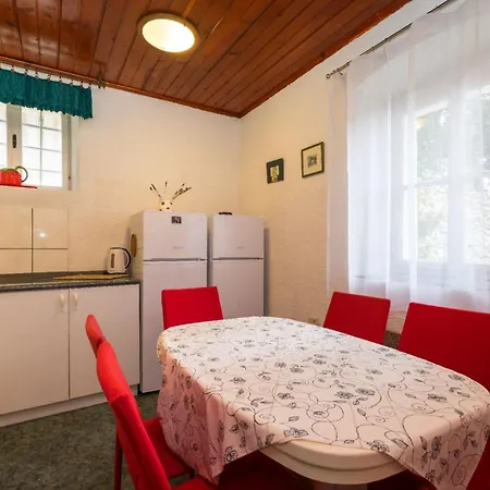 Red House * וולי לוסיניי