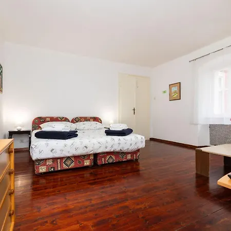 Red House Feriehus Veli Lošinj