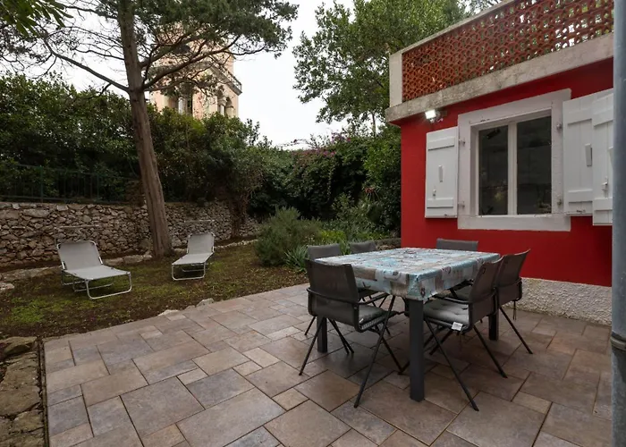 בית נופש Red House