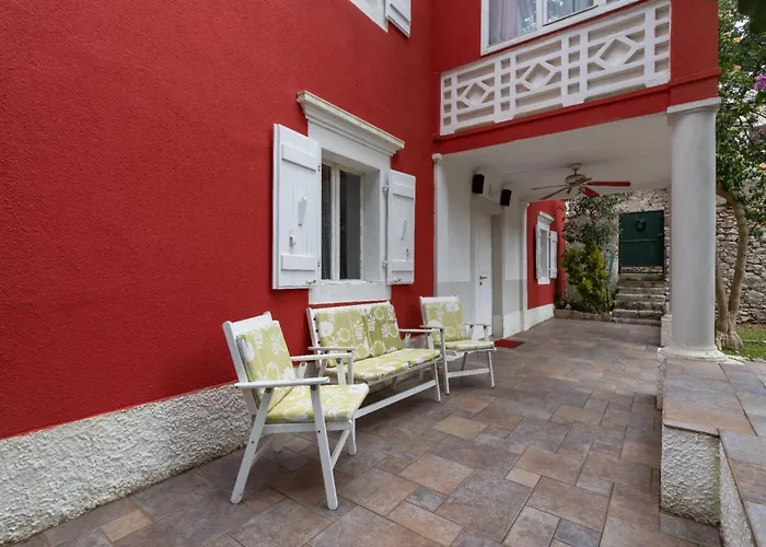 Red House בית נופש *