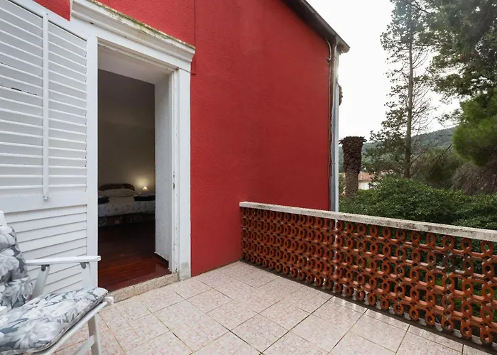 Red House וולי לוסיניי