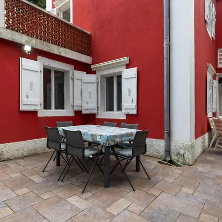 Holiday home Red House