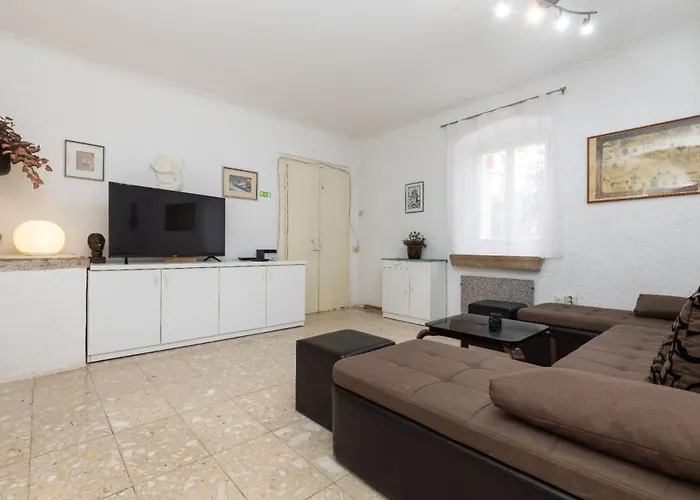 Red House Lussingrande